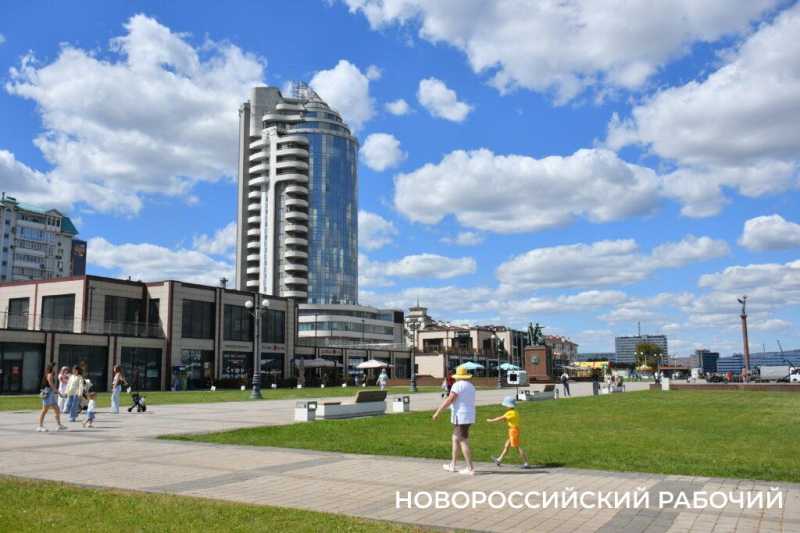 Лето на паузе. В Новороссийске «бархатный сезон» капризничает