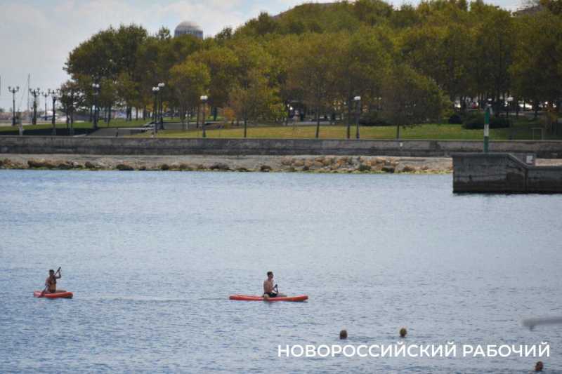 Лето на паузе. В Новороссийске «бархатный сезон» капризничает