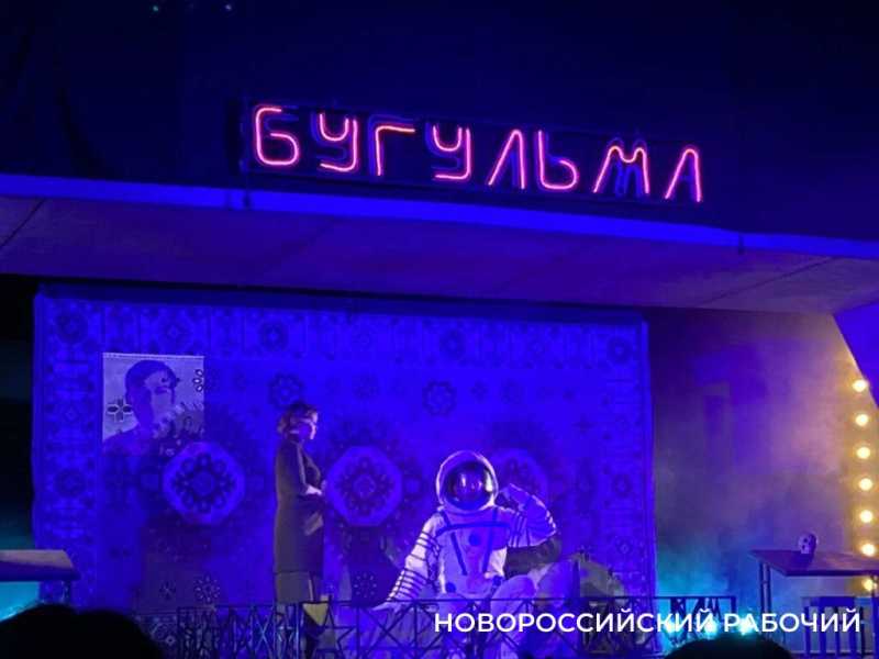 Новороссийцам показали спектакль о буднях и любви провинциальной учительницы