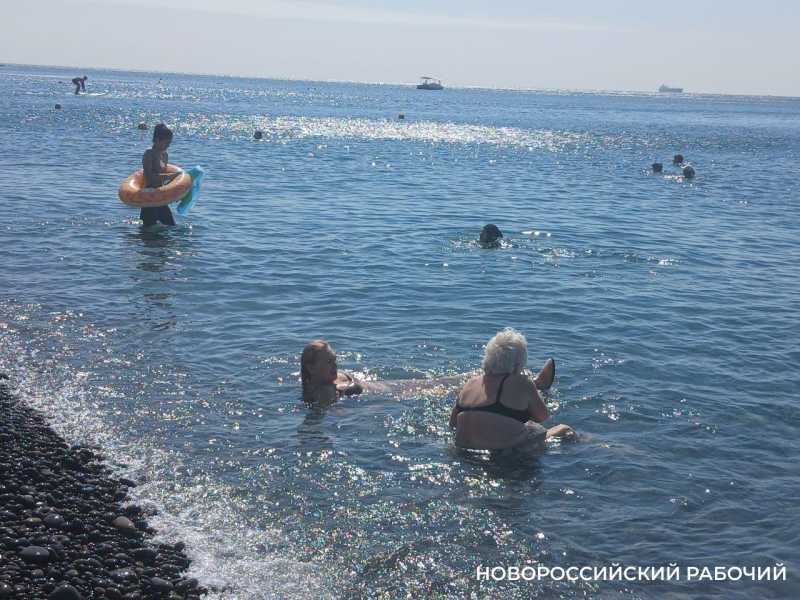 Новороссийск не отпускает лето: море держит +23