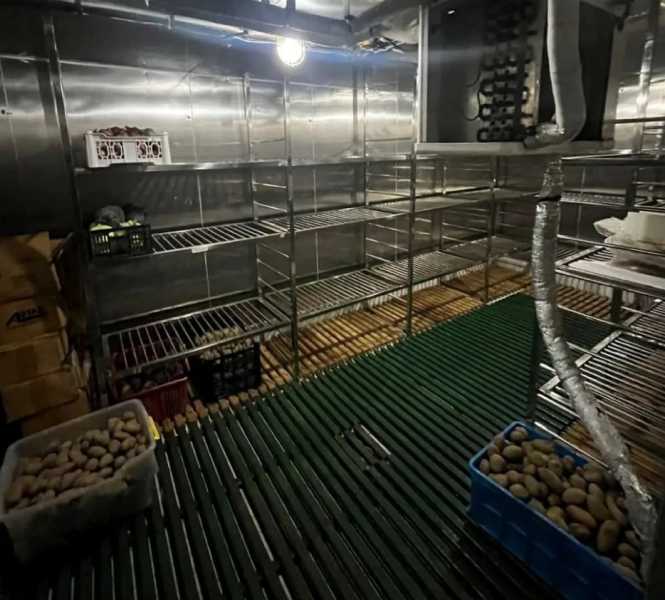 Новороссийские моряки стали заложниками на брошенном танкере в Индийском океане