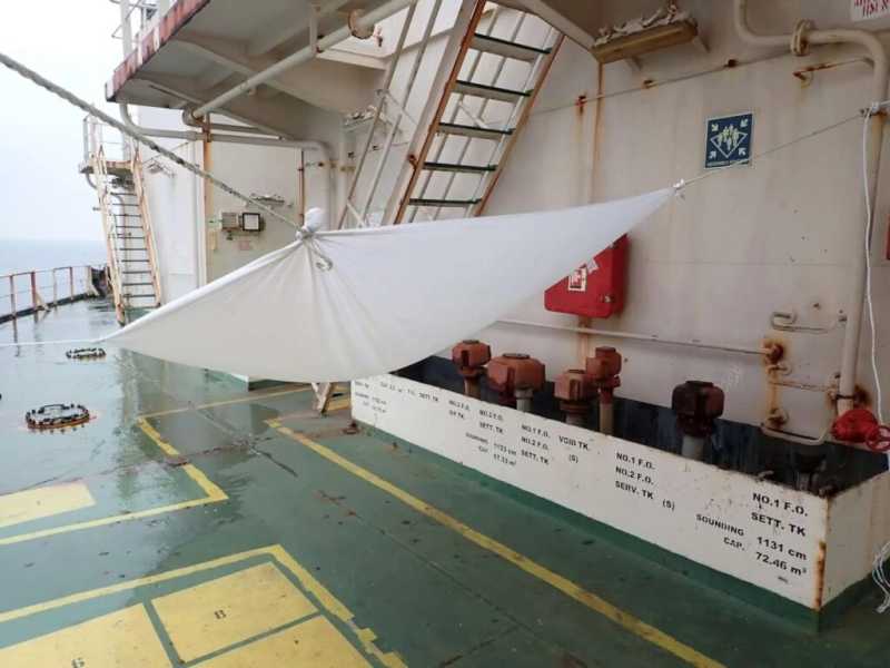 Новороссийские моряки стали заложниками на брошенном танкере в Индийском океане