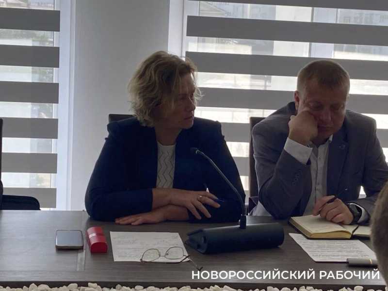 Новороссийские школы мечтают об очереди из учителей и готовы платить миллионы
