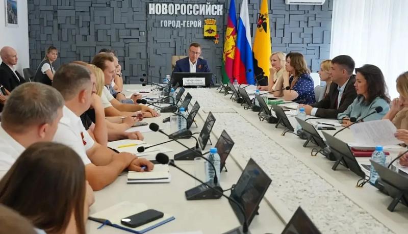 Обновление торговых нестационарных объектов, новые парковки и подготовка к зимнему сезону: главные темы очередного планерного совещания в администрации города