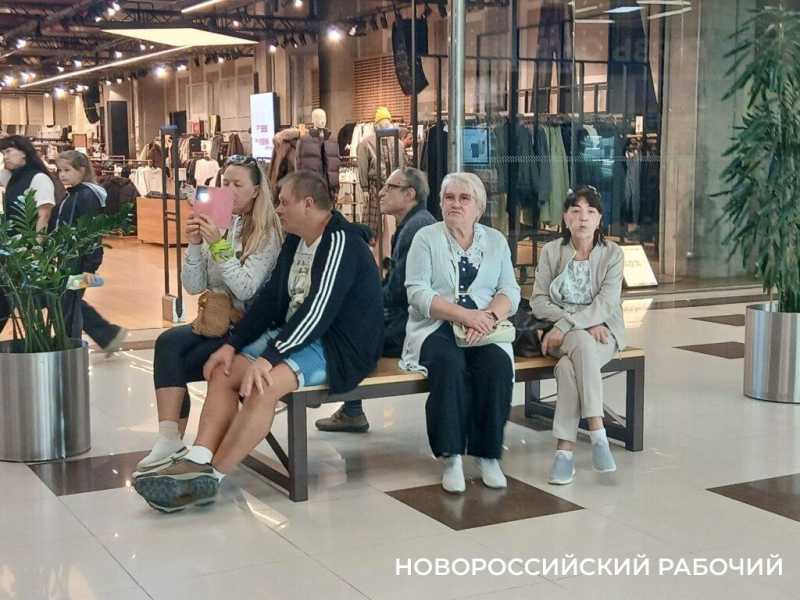 Покупатели стали зрителями: в ТЦ Новороссийска звучала классическая музыка