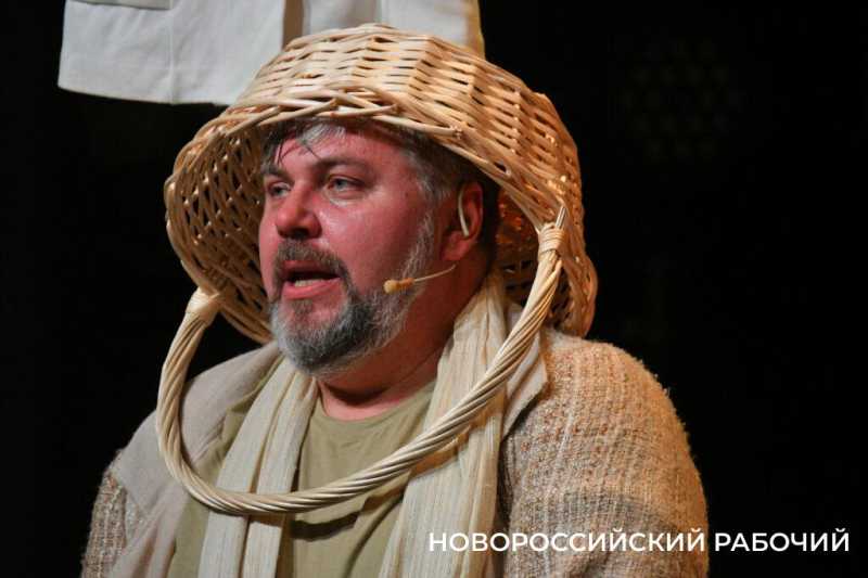 &laquo;Полная миска &mdash; еще не полная жизнь&raquo;. На фестивале в Новороссийске спектакль про собаку вызвал у зрителей сильные эмоции