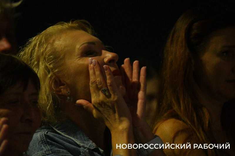 &laquo;Полная миска &mdash; еще не полная жизнь&raquo;. На фестивале в Новороссийске спектакль про собаку вызвал у зрителей сильные эмоции