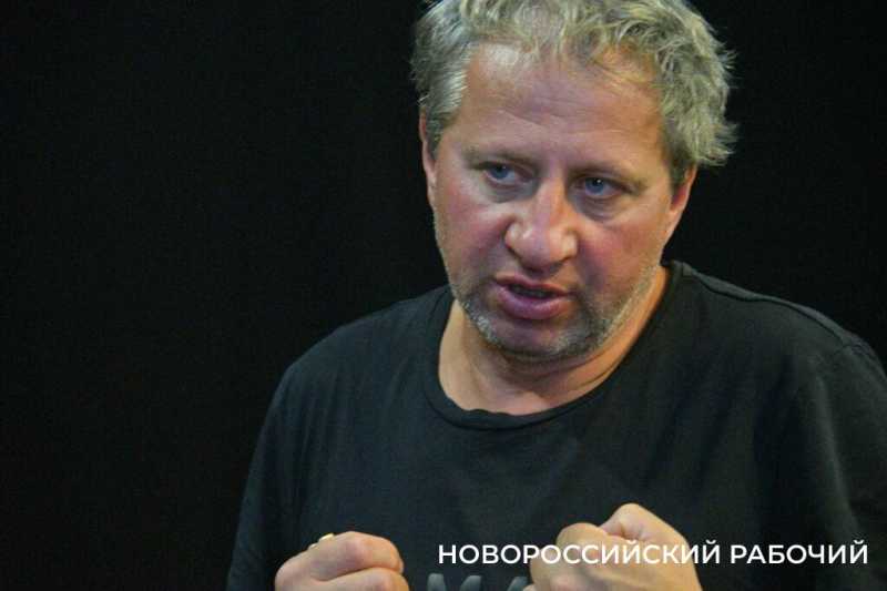 &laquo;Полная миска &mdash; еще не полная жизнь&raquo;. На фестивале в Новороссийске спектакль про собаку вызвал у зрителей сильные эмоции
