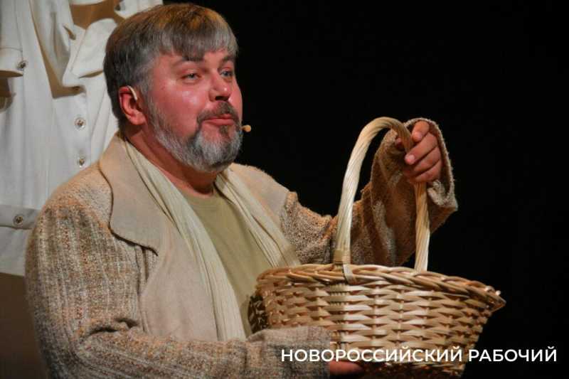 &laquo;Полная миска &mdash; еще не полная жизнь&raquo;. На фестивале в Новороссийске спектакль про собаку вызвал у зрителей сильные эмоции
