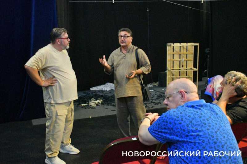 &laquo;Полная миска &mdash; еще не полная жизнь&raquo;. На фестивале в Новороссийске спектакль про собаку вызвал у зрителей сильные эмоции