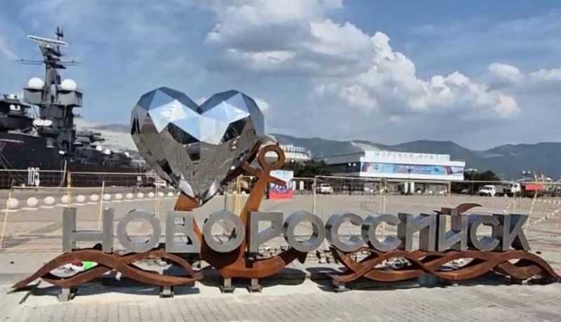 В дни города преподаватель компьютерных курсов и ИИ подарили Новороссийску новую песню