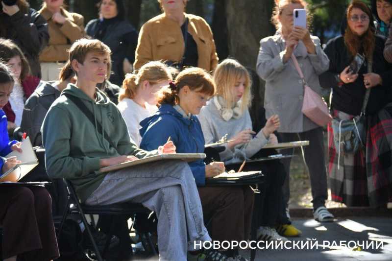 В Новороссийске художники объединились, чтобы нарисовать музыку. Фоторепортаж «НР»