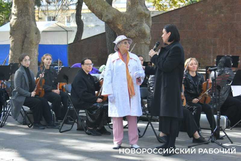 В Новороссийске художники объединились, чтобы нарисовать музыку. Фоторепортаж «НР»