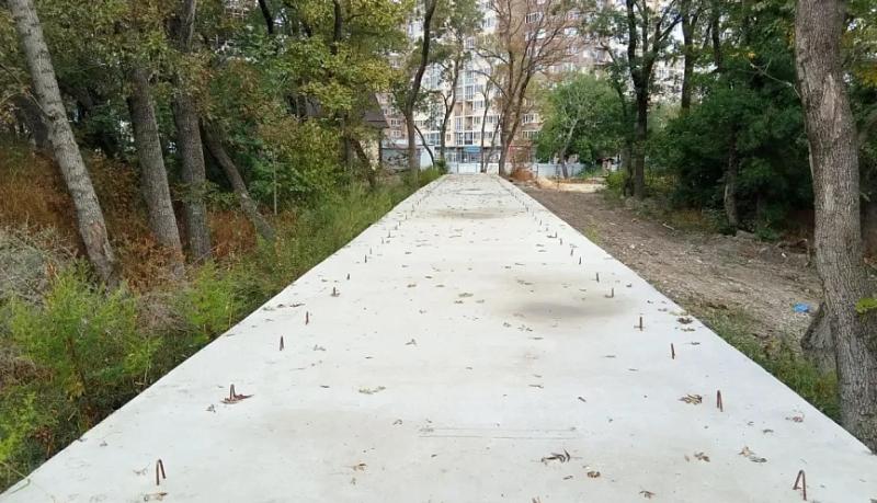 В Новороссийске на улице Красина завершены работы по устройству ливневой канализации