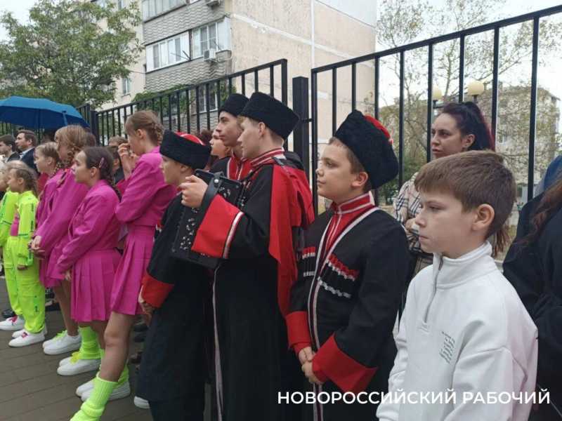 В Новороссийске открылась первая в городе молодежная Доска почета