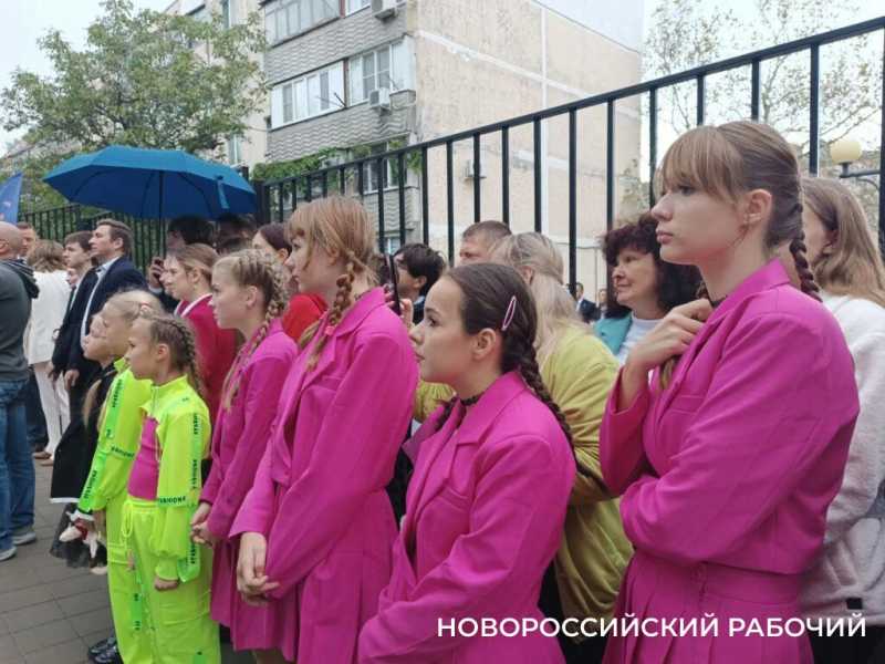 В Новороссийске открылась первая в городе молодежная Доска почета
