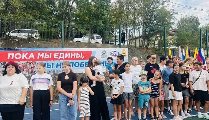 В Новороссийске открыли современную спортивную площадку на улице Кирова