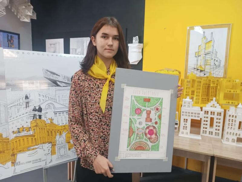 В Новороссийске открыли выставку детских работ о городе-герое будущего
