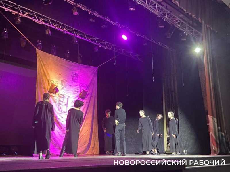 В Новороссийске показали пластическую драму на армянском языке