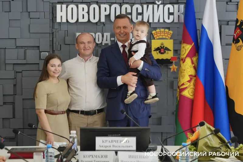В Новороссийске шесть медиков получили ключи от квартир