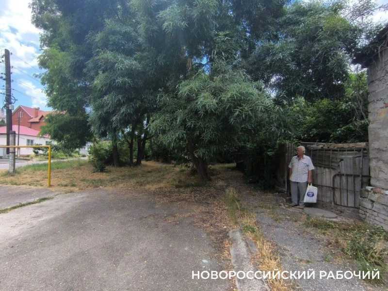 В Новороссийске спортплощадка стала ловушкой для жителей, а кадастровая карта победила законы физики &nbsp;