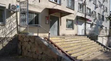 В Новороссийске в проблемной &laquo;общаге&raquo; начали ремонт с женской душевой