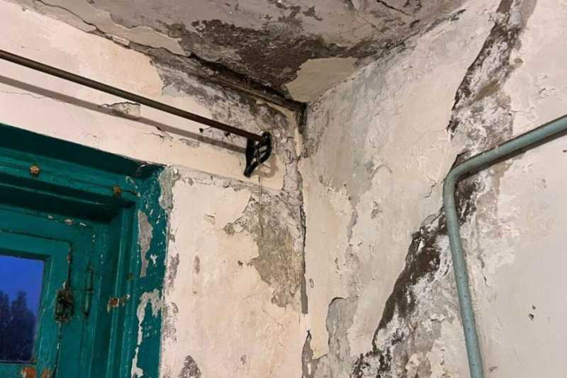В Новороссийске в проблемной &laquo;общаге&raquo; начали ремонт с женской душевой