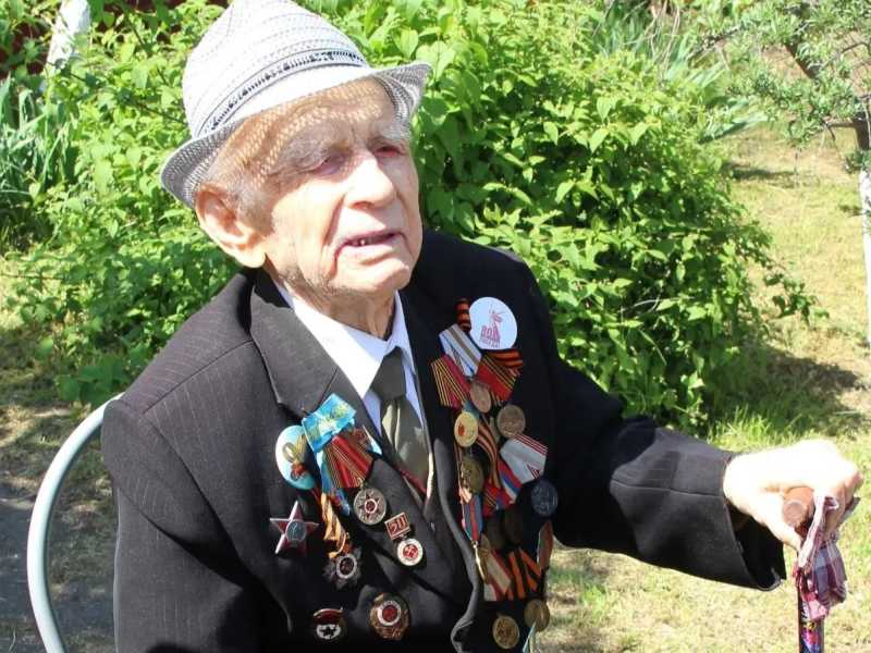 Вениамин Кондратьев поздравил с днем рождения 103-летнего ветерана Великой Отечественной войны из Ленинградского округа
