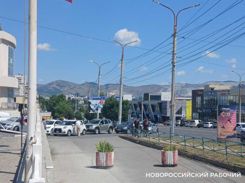 Замглавы Новороссийска Александр Гавриков: «Из-за ажиотажа очередь на АЗС создается искусственно»