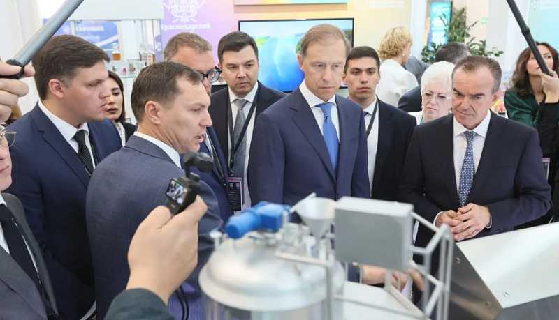 Денис Мантуров оценил разработки ученых Краснодарского края на выставочной экспозиции форума «Биопром»