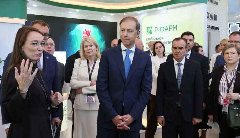 Денис Мантуров оценил разработки ученых Краснодарского края на выставочной экспозиции форума «Биопром»