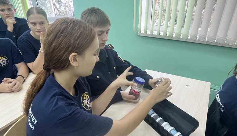 Эксперты-криминалисты новороссийской полиции организовали профориентационный практикум для учащихся профильных классов