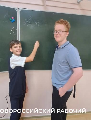 Фанаты математики &mdash; здесь! Выпускник школы Новороссийска теперь сам в ней преподает