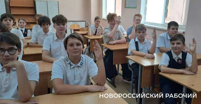 Фанаты математики &mdash; здесь! Выпускник школы Новороссийска теперь сам в ней преподает