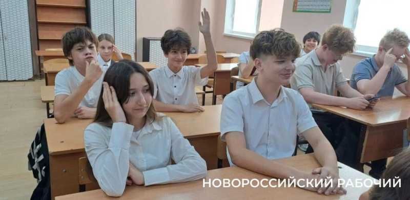 Фанаты математики &mdash; здесь! Выпускник школы Новороссийска теперь сам в ней преподает
