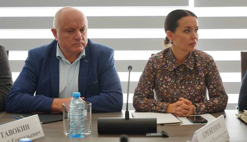 Ход строительства коммунальных объектов и ключевые вопросы обсудили на рабочем совещании