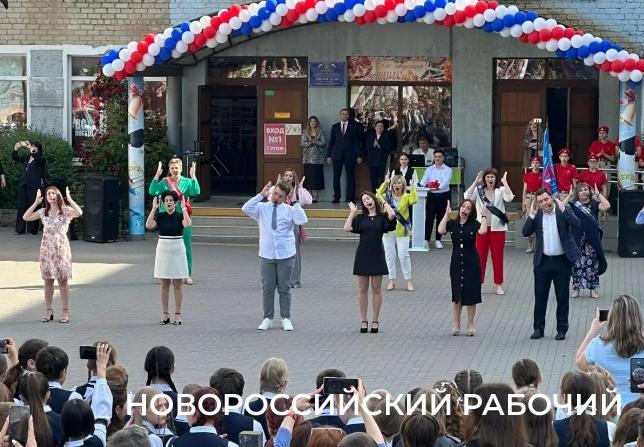 «Я — на своем месте!» В школе Новороссийска Владимир Сидоренко отработал свою первую «пятилетку»