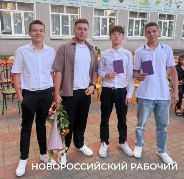 «Я — на своем месте!» В школе Новороссийска Владимир Сидоренко отработал свою первую «пятилетку»