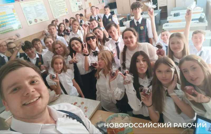 «Я — на своем месте!» В школе Новороссийска Владимир Сидоренко отработал свою первую «пятилетку»