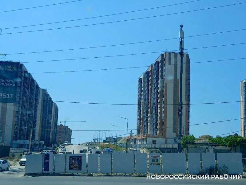 На одного жителя Новороссийска приходится 32,7 квадратных метра, но вода по графику