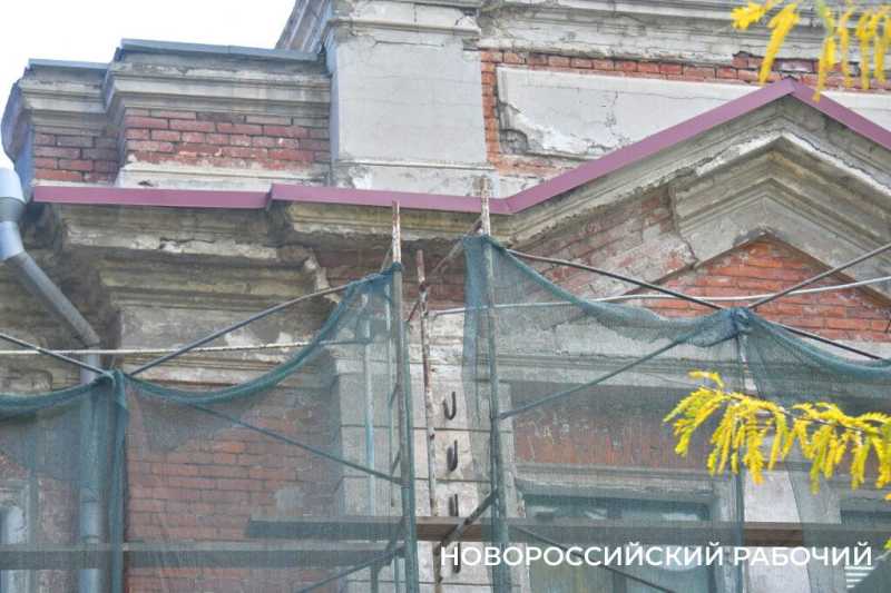 С реконструкцией старой новороссийской школы  что-то пошло не так