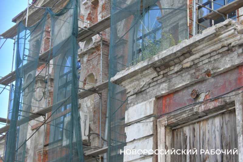 С реконструкцией старой новороссийской школы  что-то пошло не так