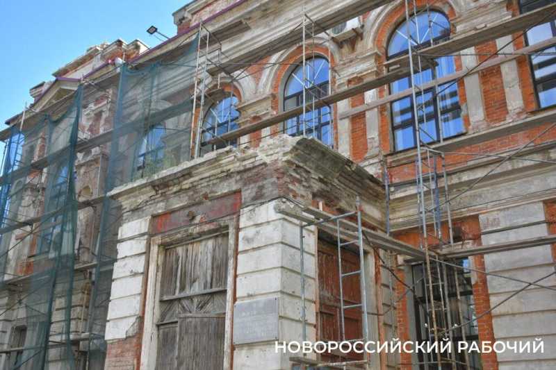 С реконструкцией старой новороссийской школы  что-то пошло не так