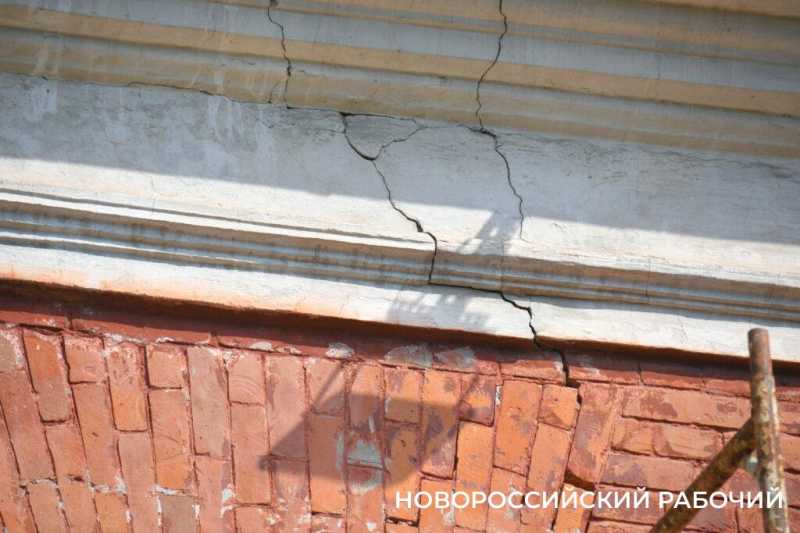 С реконструкцией старой новороссийской школы  что-то пошло не так