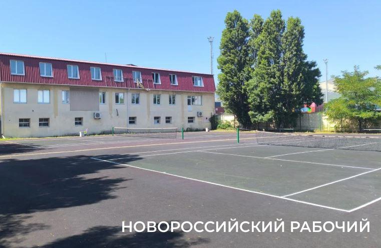 В Новороссийске до конца октября отремонтируют теннисные корты