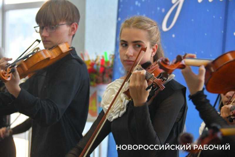 В Новороссийске &ndash; педагоги на все сто! Учителей чествовали накануне праздника
