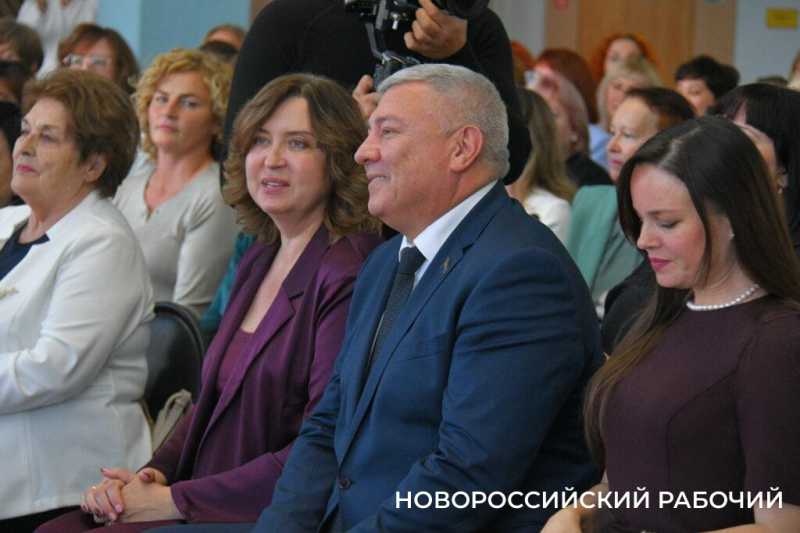 В Новороссийске &ndash; педагоги на все сто! Учителей чествовали накануне праздника