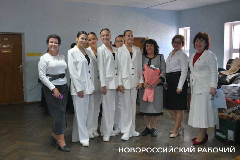 В Новороссийске &ndash; педагоги на все сто! Учителей чествовали накануне праздника
