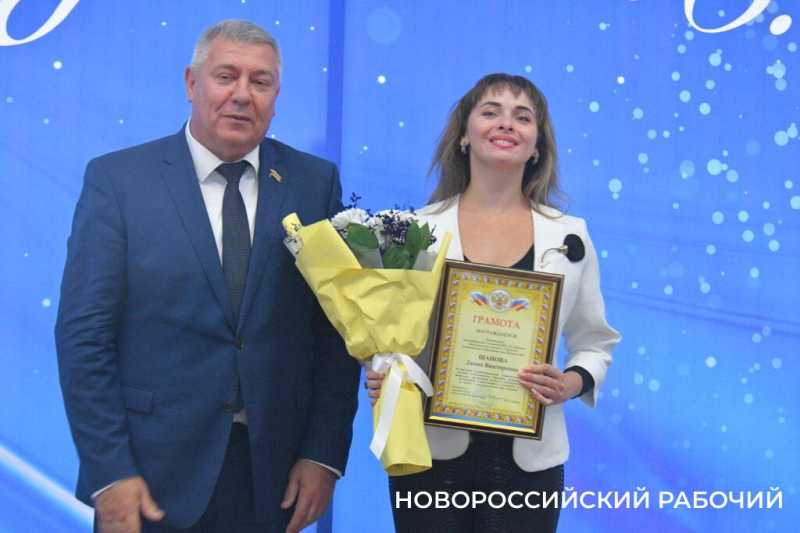 В Новороссийске &ndash; педагоги на все сто! Учителей чествовали накануне праздника