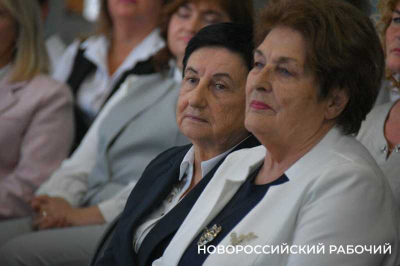 В Новороссийске &ndash; педагоги на все сто! Учителей чествовали накануне праздника